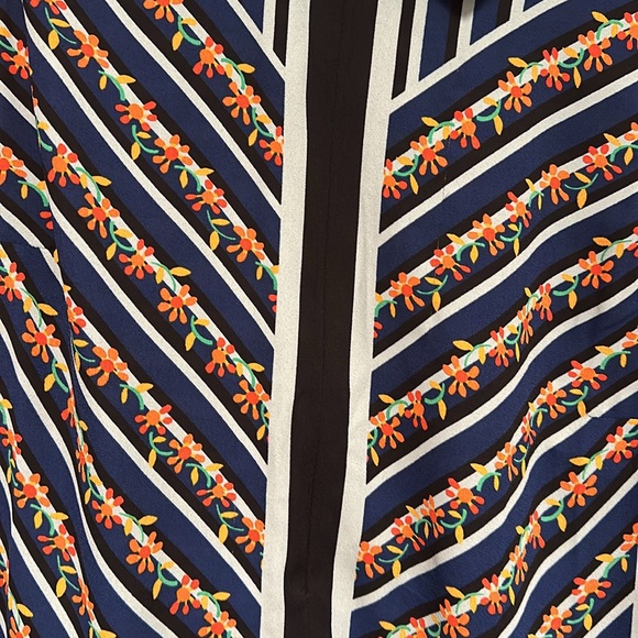 Cabi Chevron Top. Size Small. - Picture 3 of 4